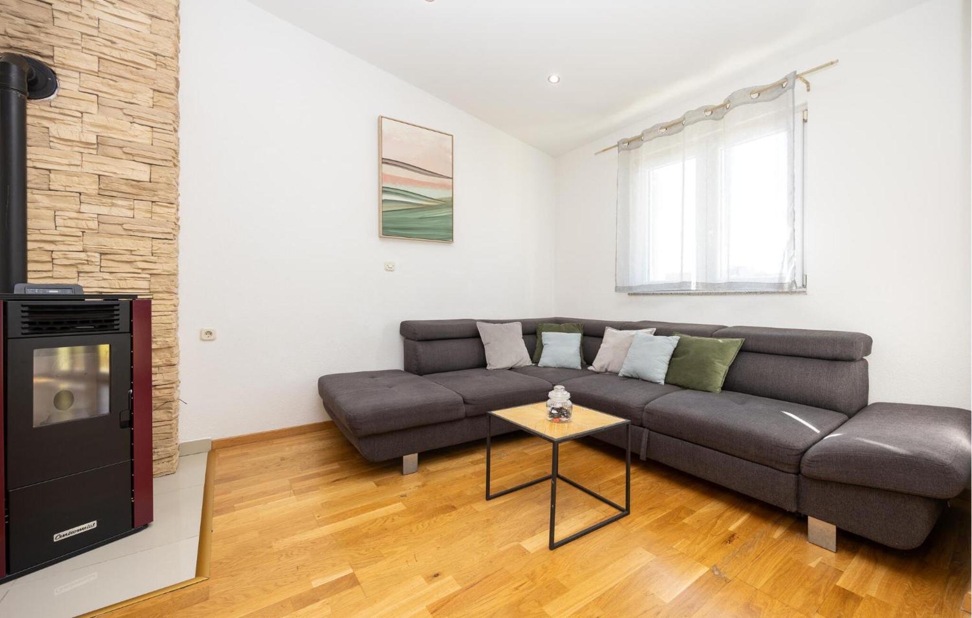 Stunning Apartment In Макарська Екстер'єр фото