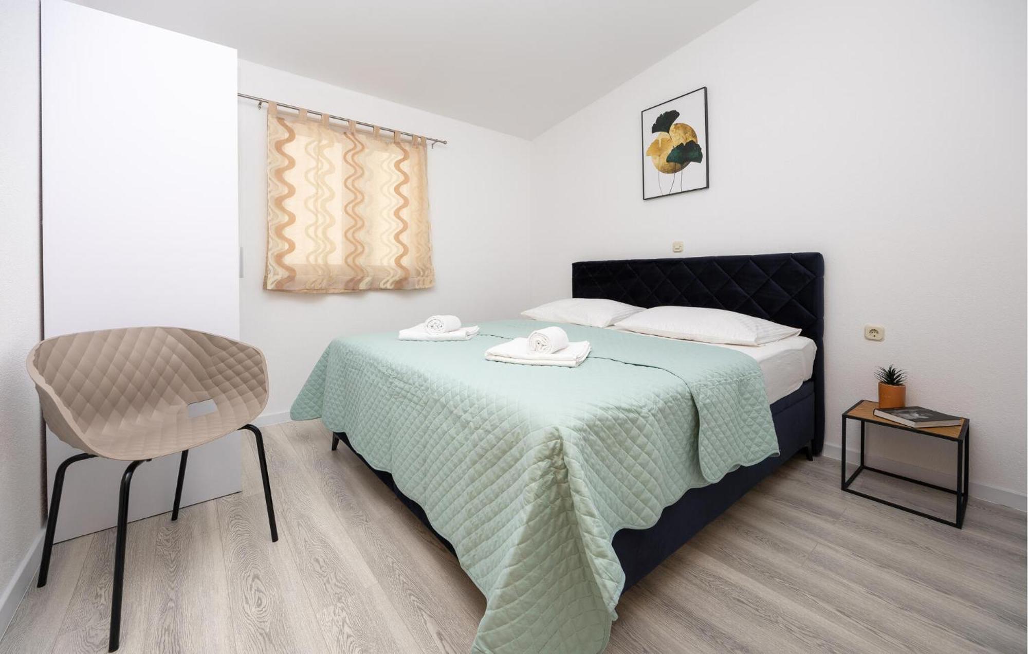 Stunning Apartment In Макарська Екстер'єр фото