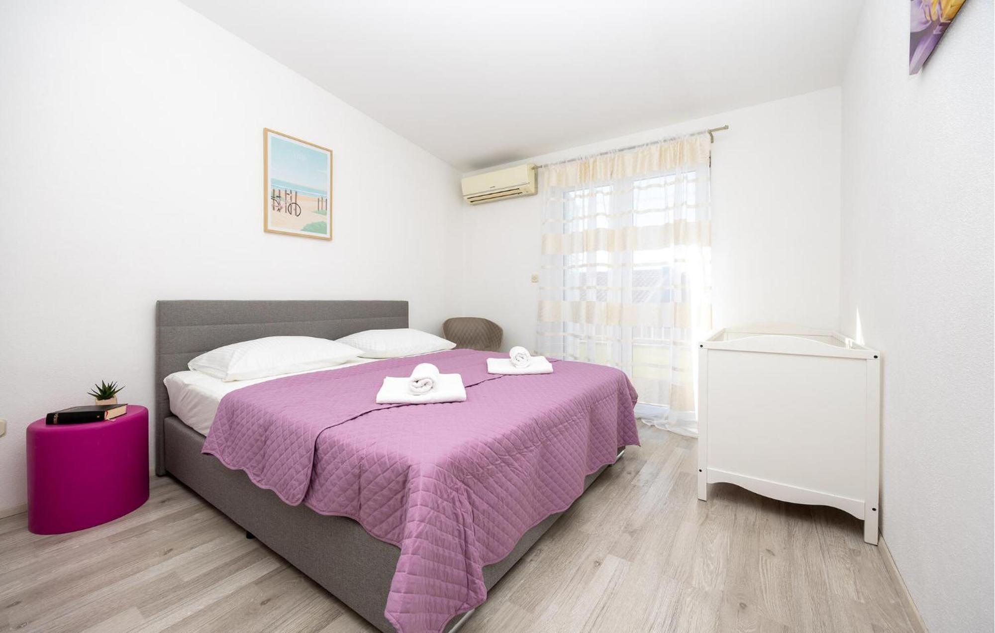 Stunning Apartment In Макарська Екстер'єр фото